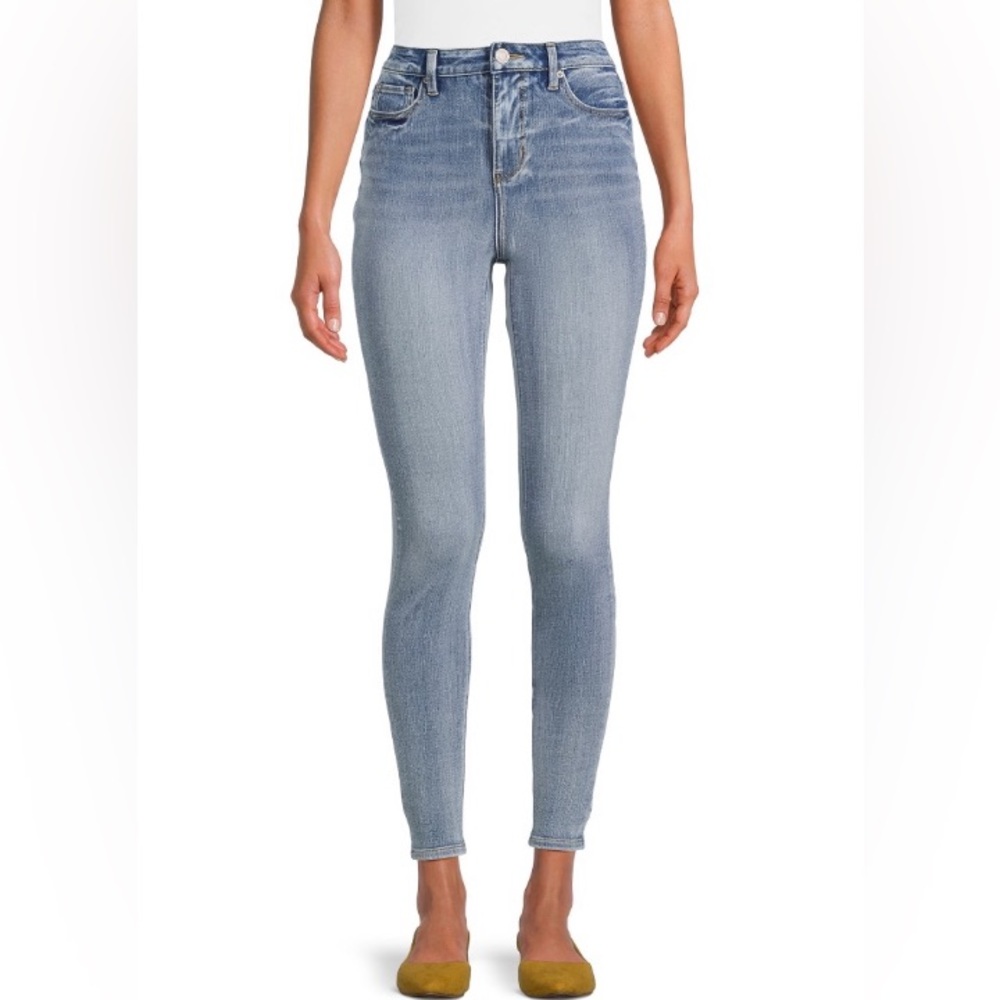 Time and Tru Women’s High Rise Light Washed Skinny Jeans Size 6